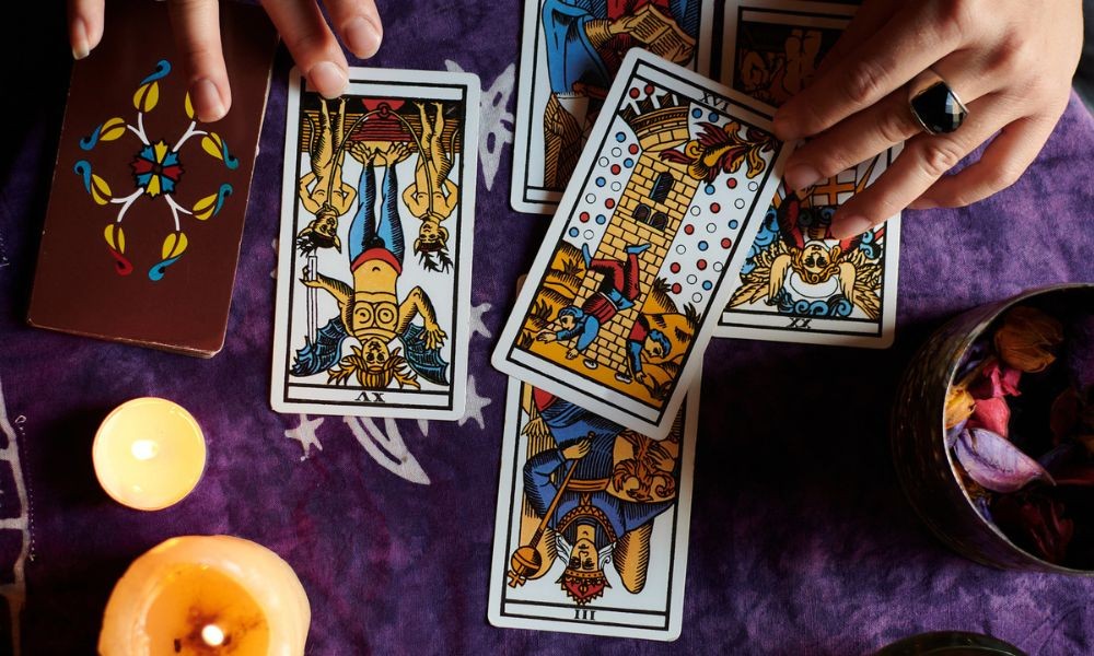 Explore the Power of the 7-Card Tarot: Love, Luck, and Life Predictions