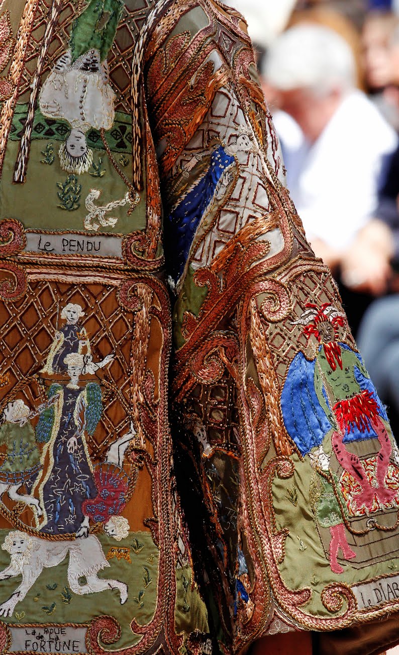 Dior Tarot Coat Craze: Why Everyones Obsessed with This Unique Piece