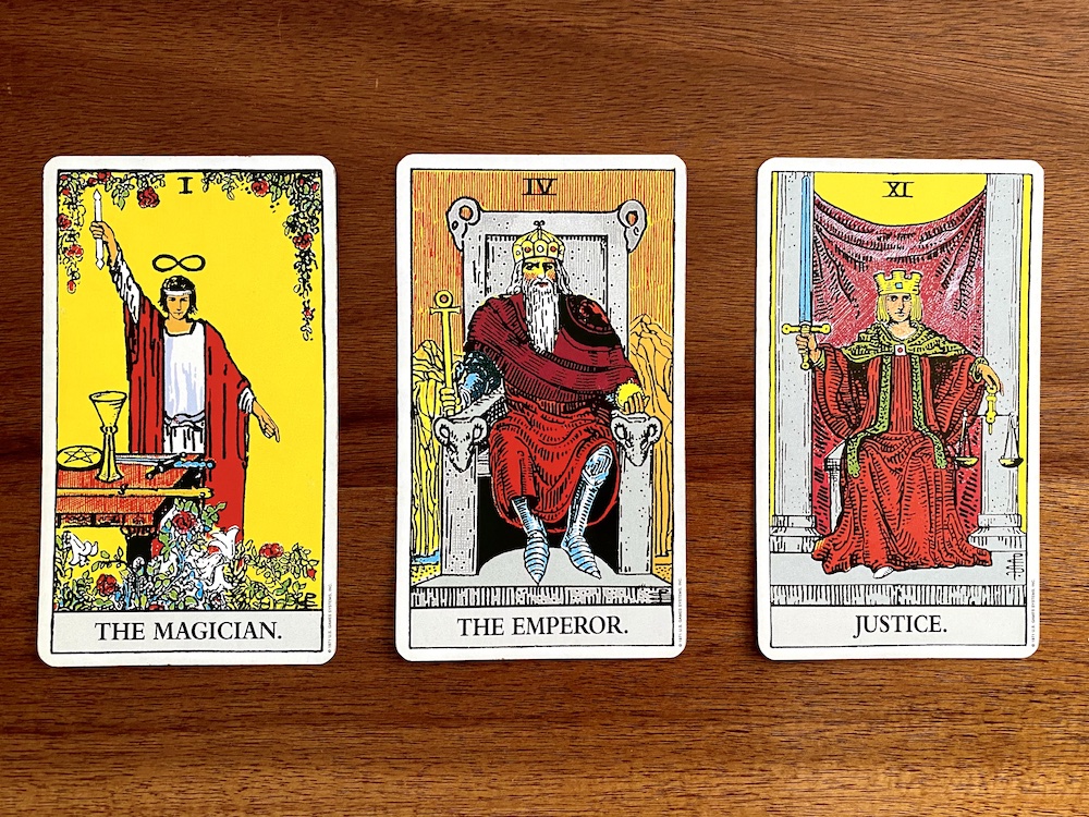 Colar Tarot: What Is It and How Does It Work?