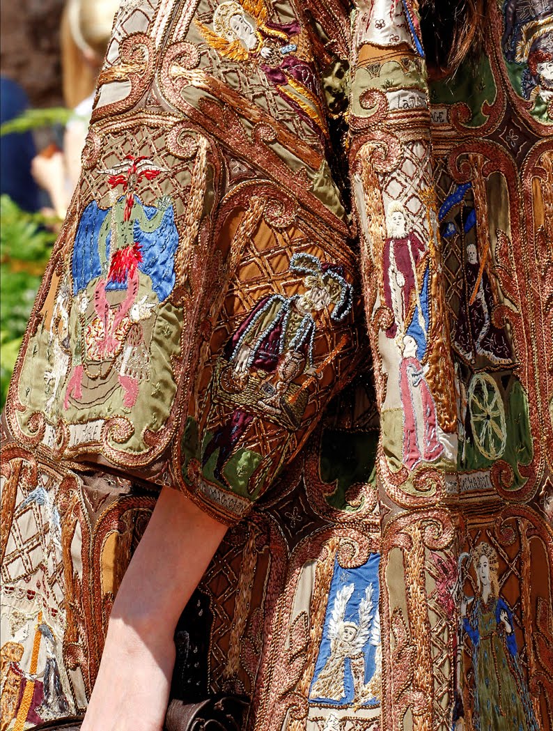 Dior Tarot Coat Craze: Why Everyones Obsessed with This Unique Piece