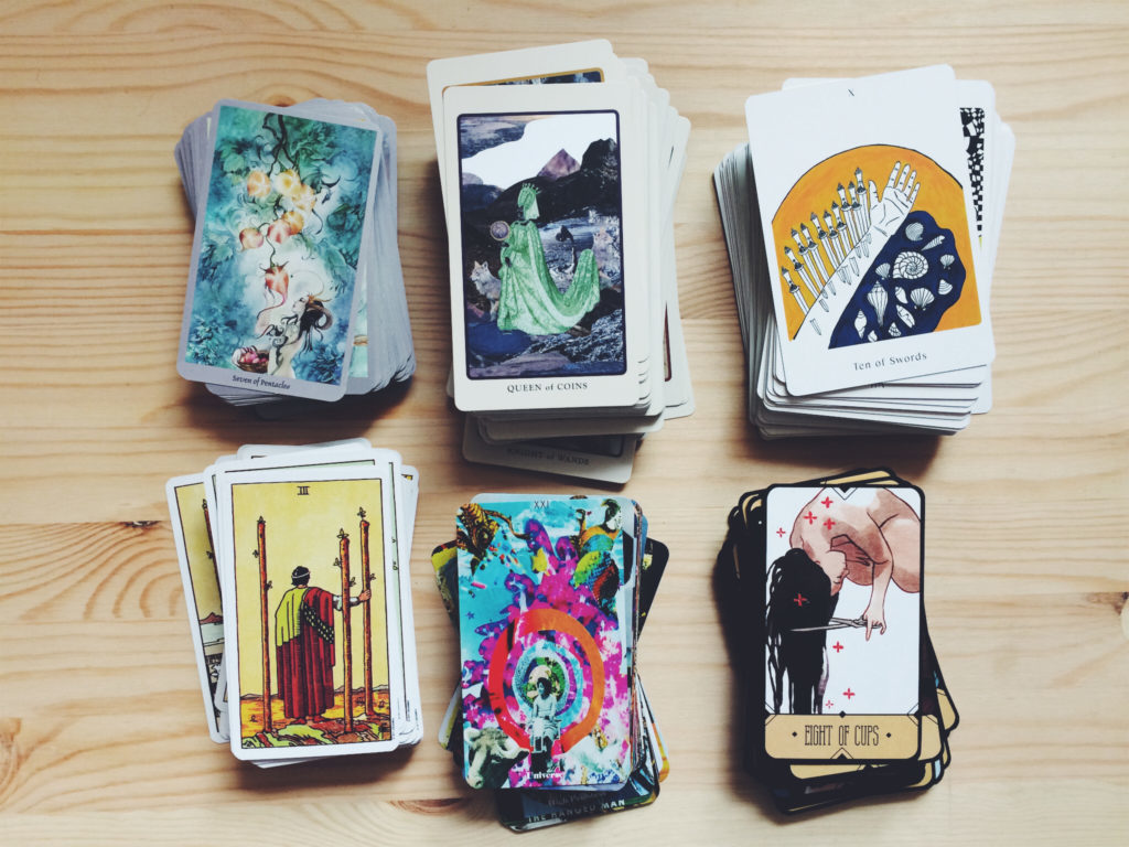 How to select a tarot deck as a gift? Here are some tips for you!