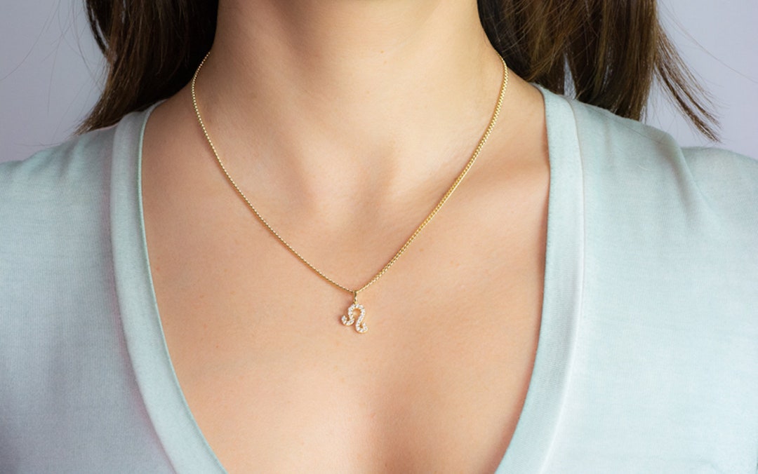 Wearing a Leo Astrology Necklace: What Does it Mean?