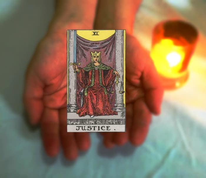 Justice advice tarot: find answers and guidance!