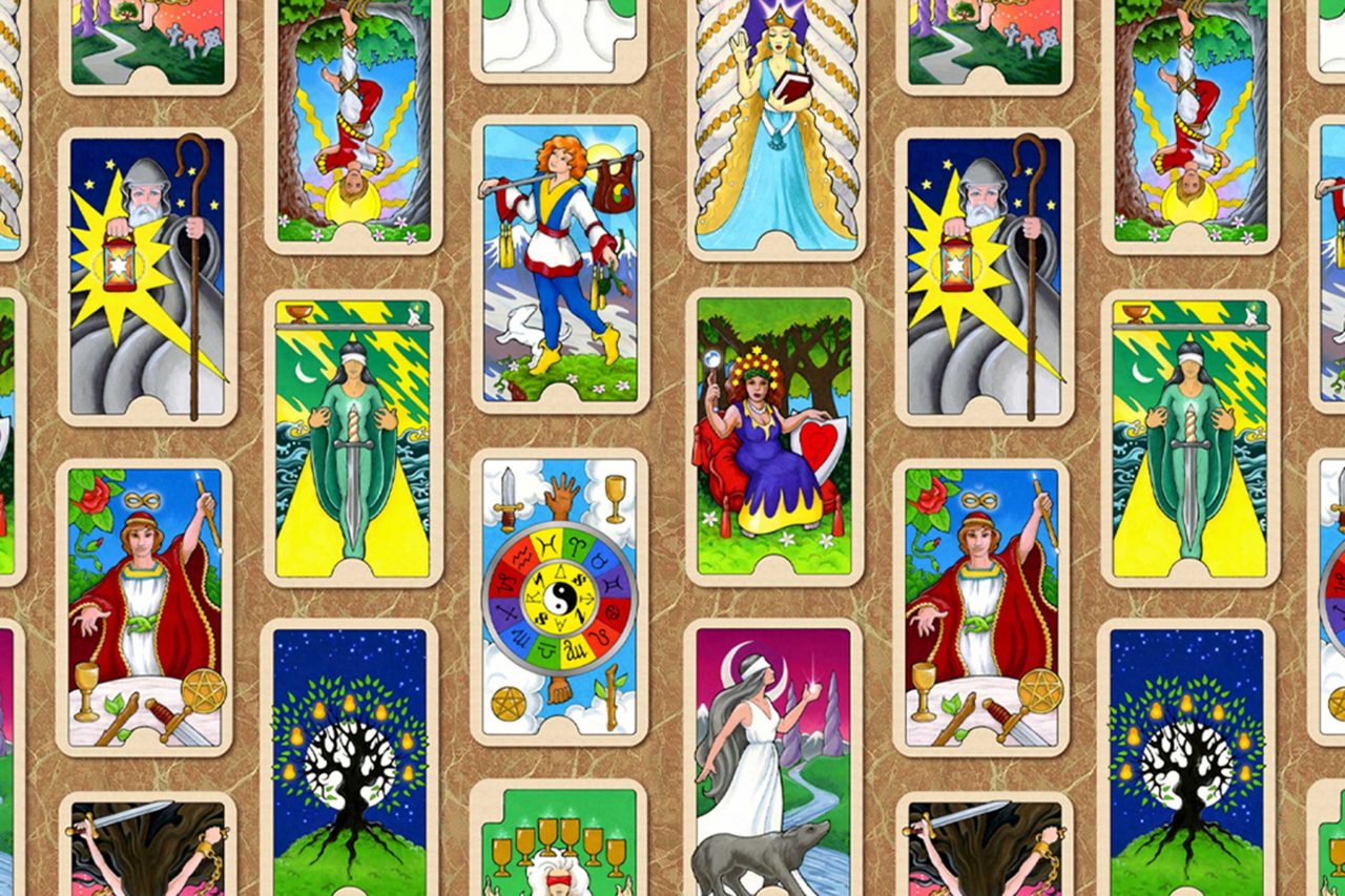 Free predictions by tarot online: Discover the pros and cons of using them.