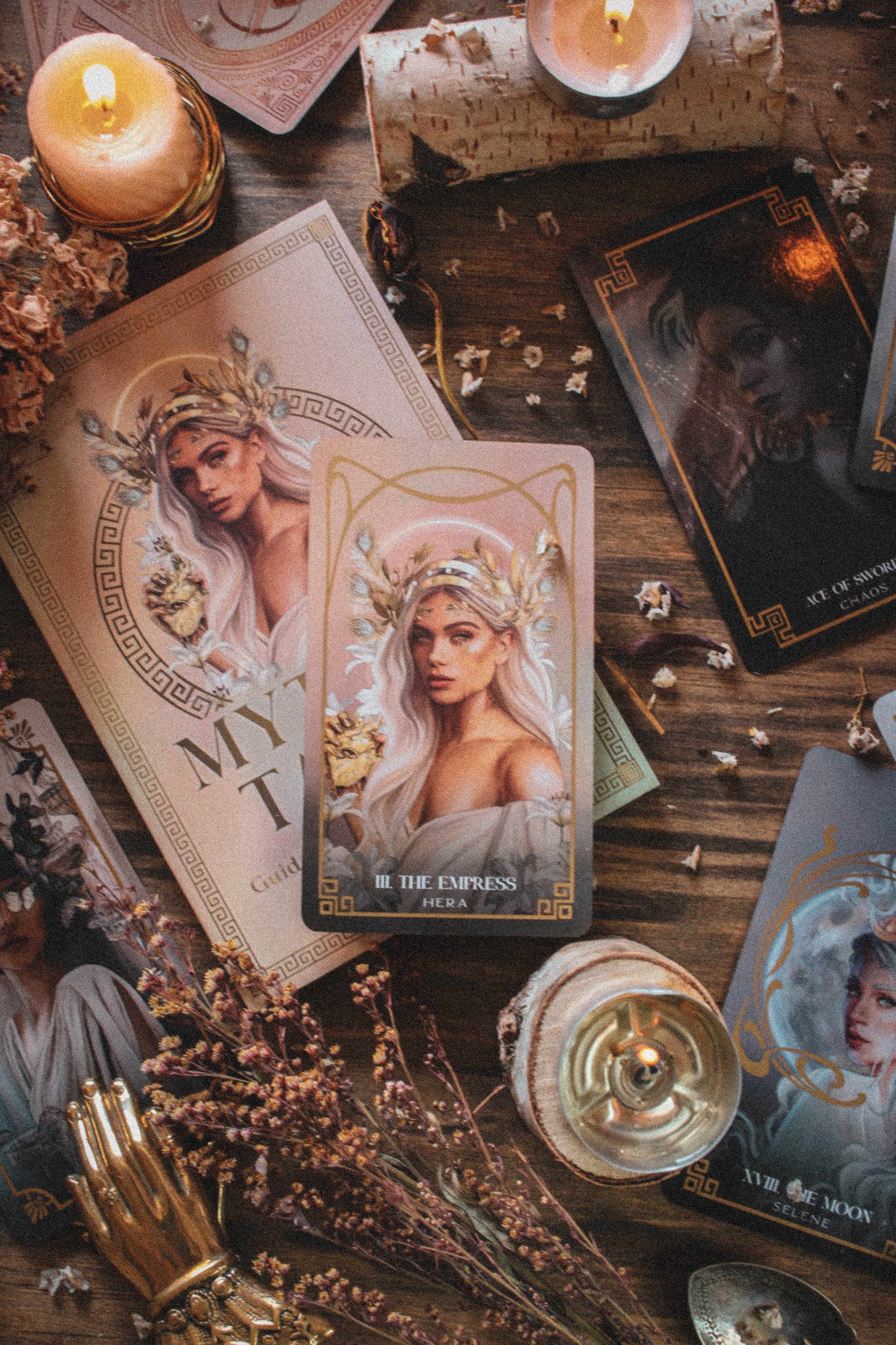 Mythos Tarot: What is it and how to use it for readings?